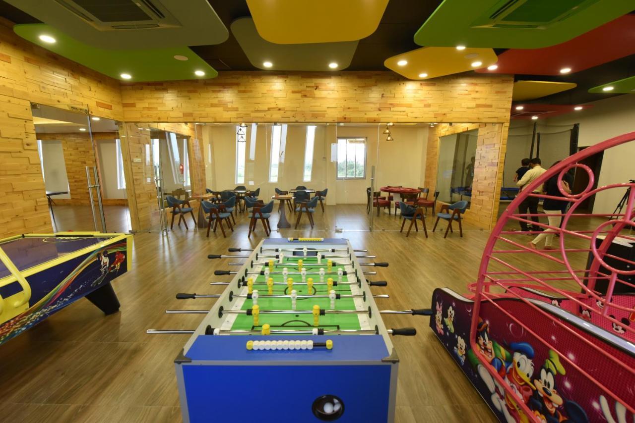 Orbit99 Club And Resort Rawal Ngoại thất bức ảnh